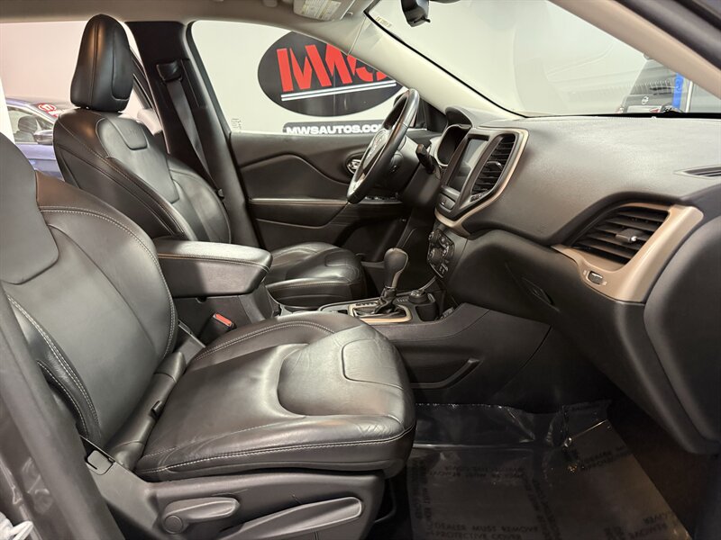 Used 2015 Jeep Cherokee Latitude w/ Cold Weather Group AWD/4WD image 11