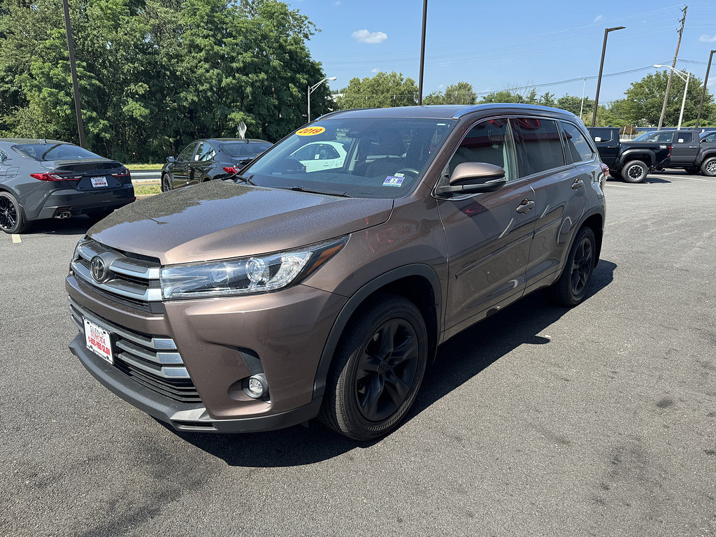 Certified 2019 Toyota Highlander Limited AWD/4WD image 2