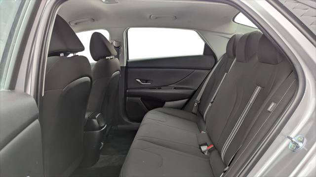 Used 2025 Hyundai Elantra Hybrid FWD image 17
