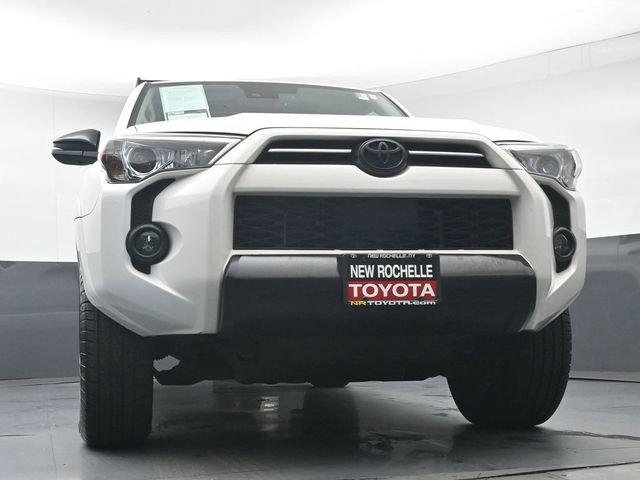 Certified 2021 Toyota 4Runner Venture w/ Moonroof Package AWD/4WD image 37