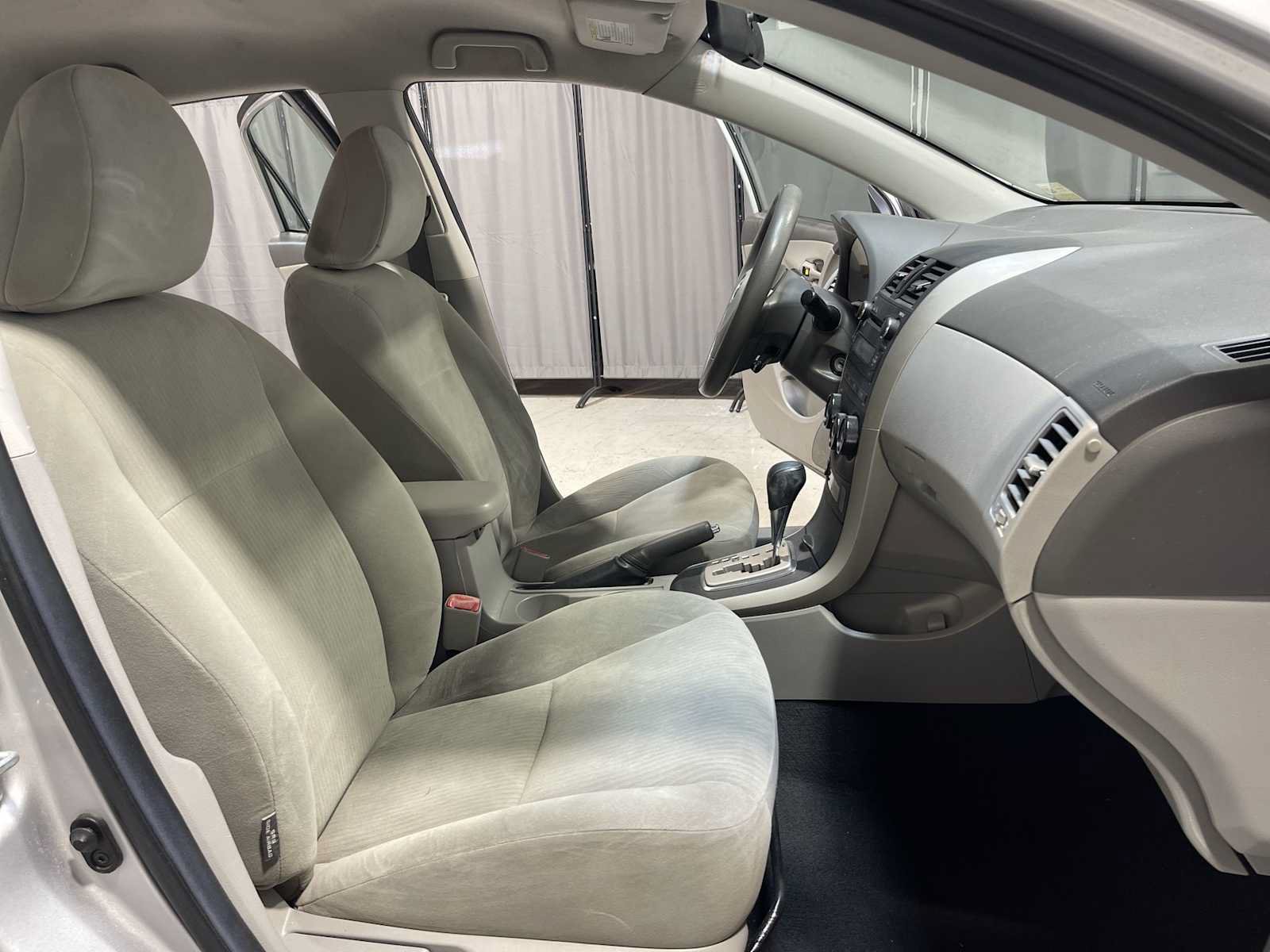 Used 2010 Toyota Corolla LE FWD image 14