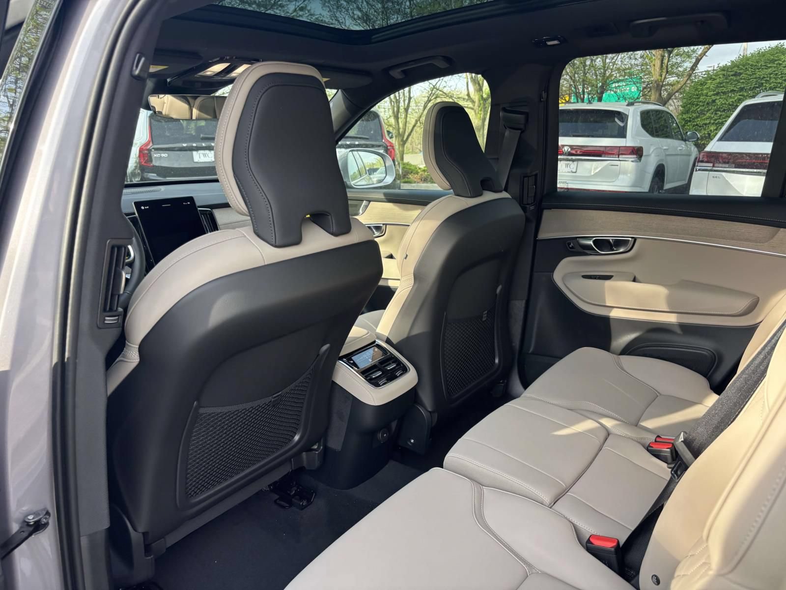 New 2026 Volvo XC90 B6 Plus w/ Protection Package Premier AWD/4WD image 27