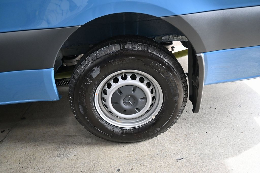 Used 2024 Mercedes-Benz eSprinter 170 Cargo image 28