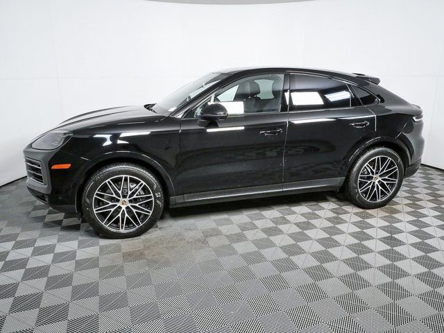 Certified 2024 Porsche Cayenne AWD image 2