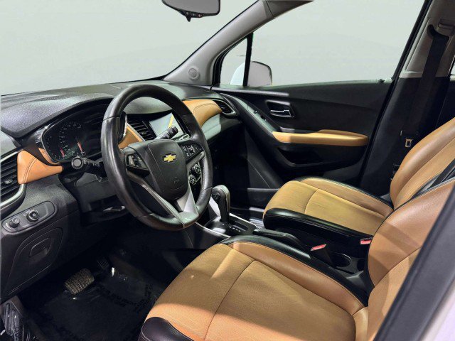 Used 2020 Chevrolet Trax LT w/ LT Convenience Package image 16