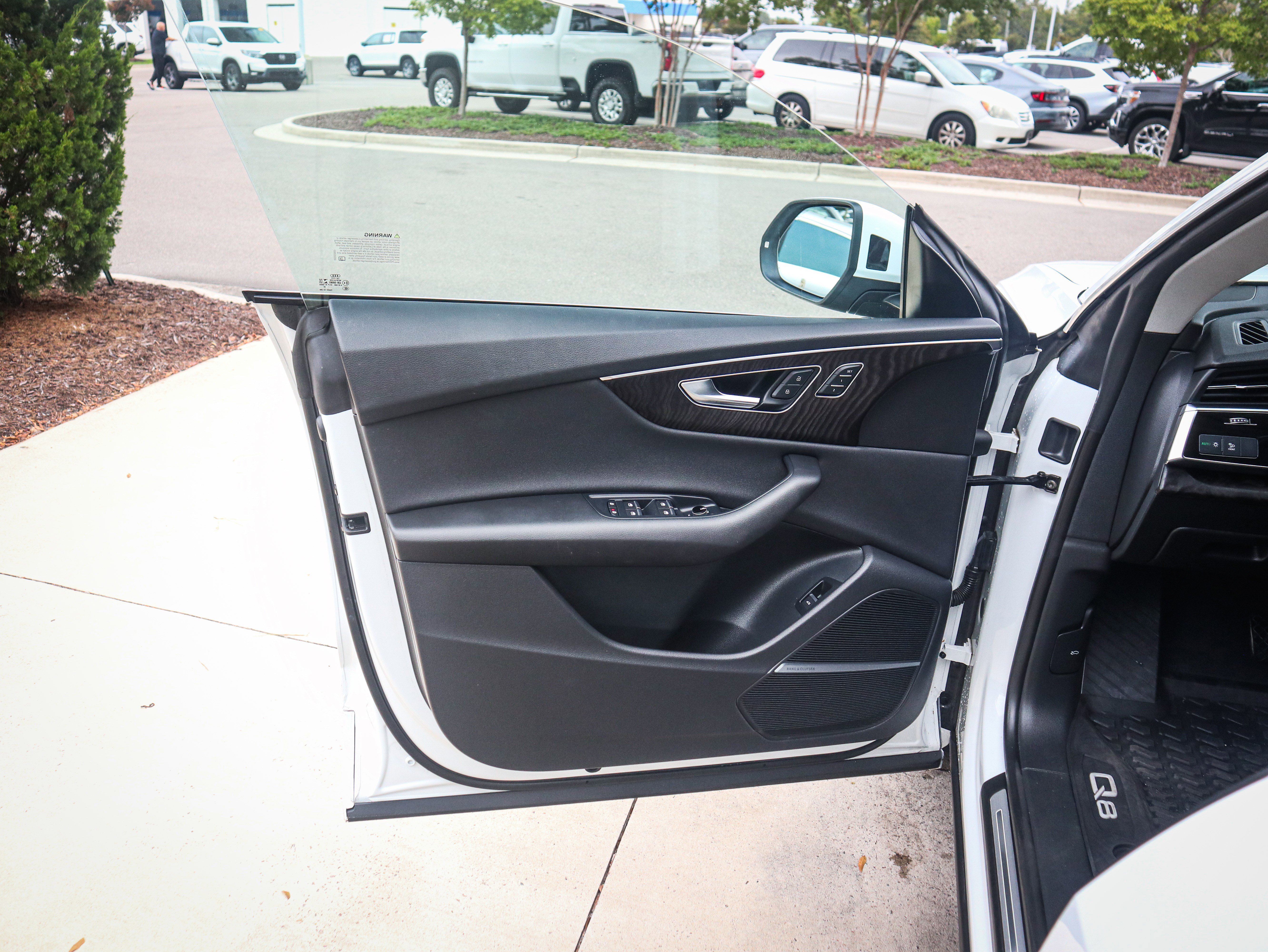 Used 2022 Audi Q8 Premium Plus image 12