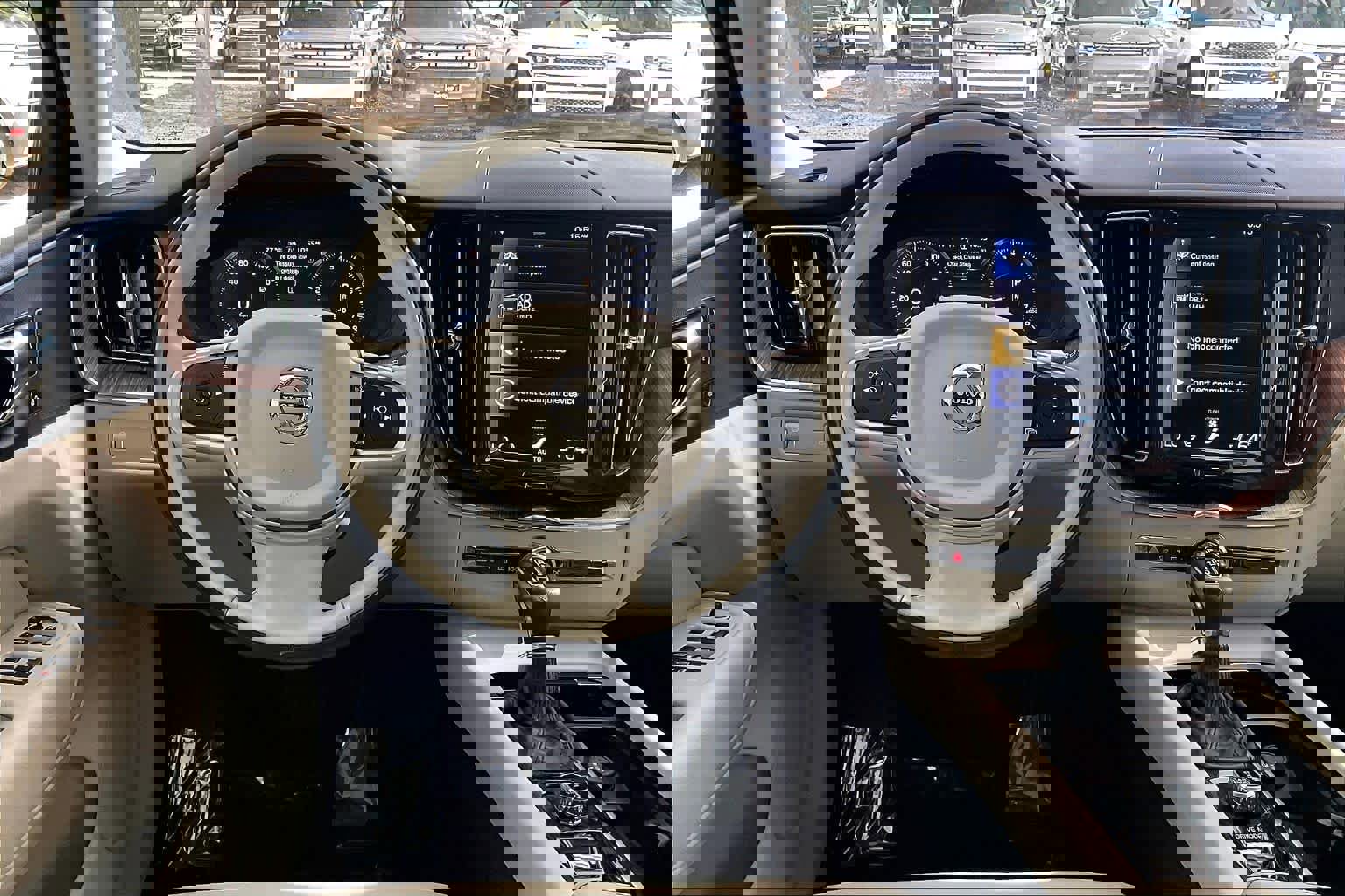 Used 2021 Volvo XC60 T6 Momentum image 6