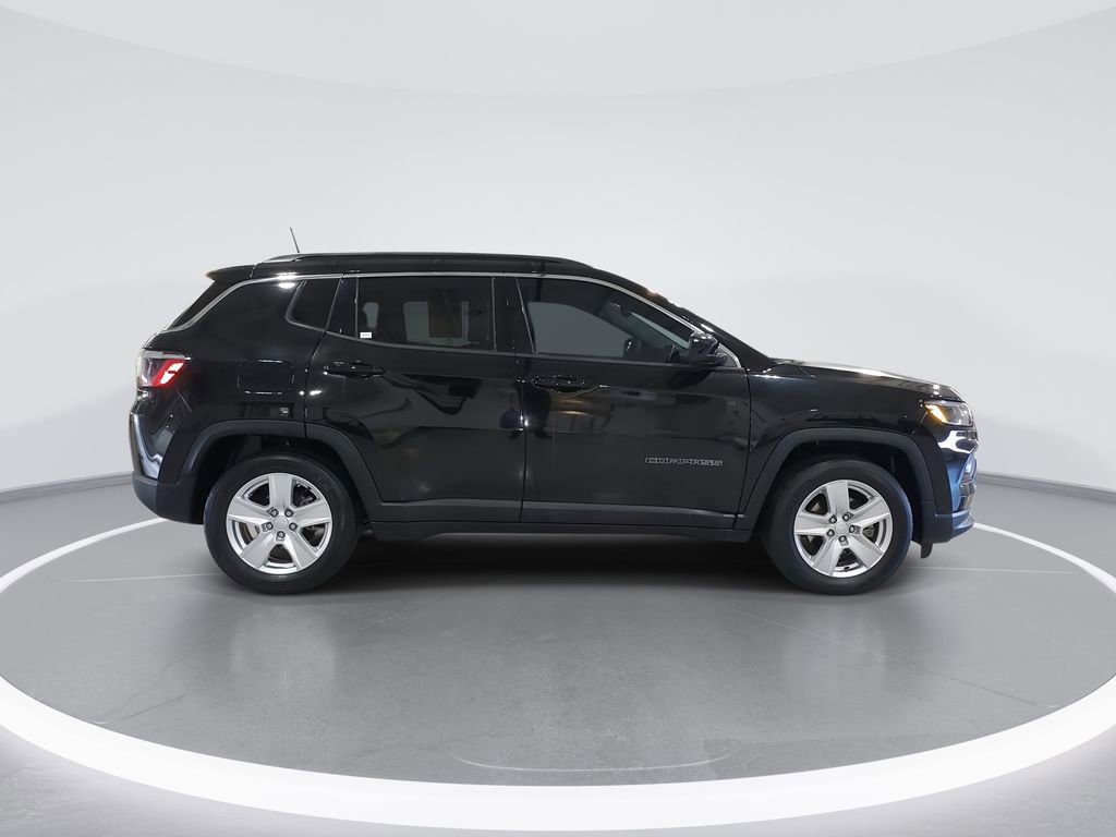 Used 2022 Jeep Compass Latitude image 9