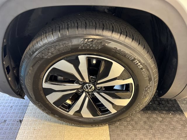Certified 2024 Volkswagen Atlas Cross Sport SE FWD image 8