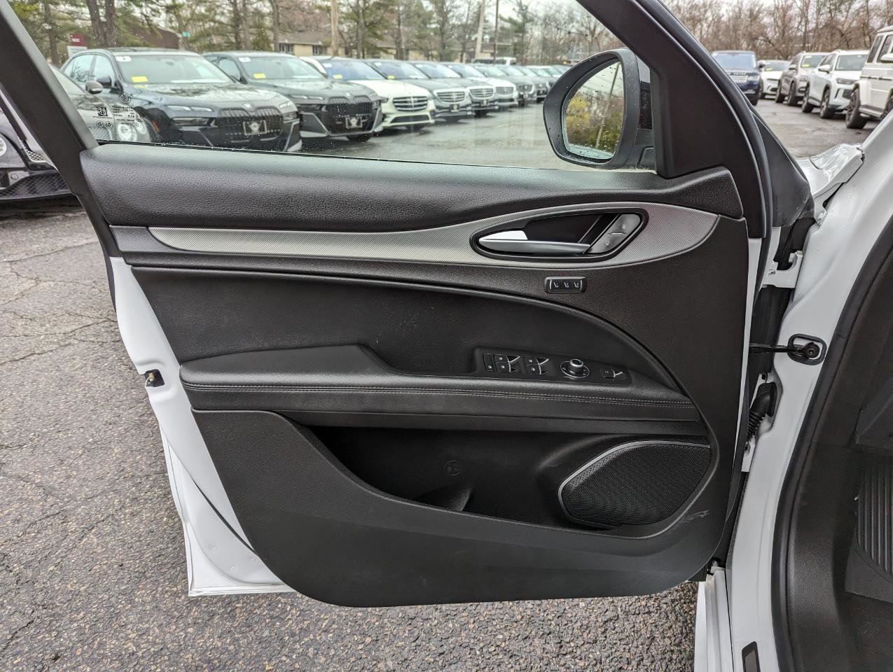 Used 2022 Alfa Romeo Stelvio Veloce image 11