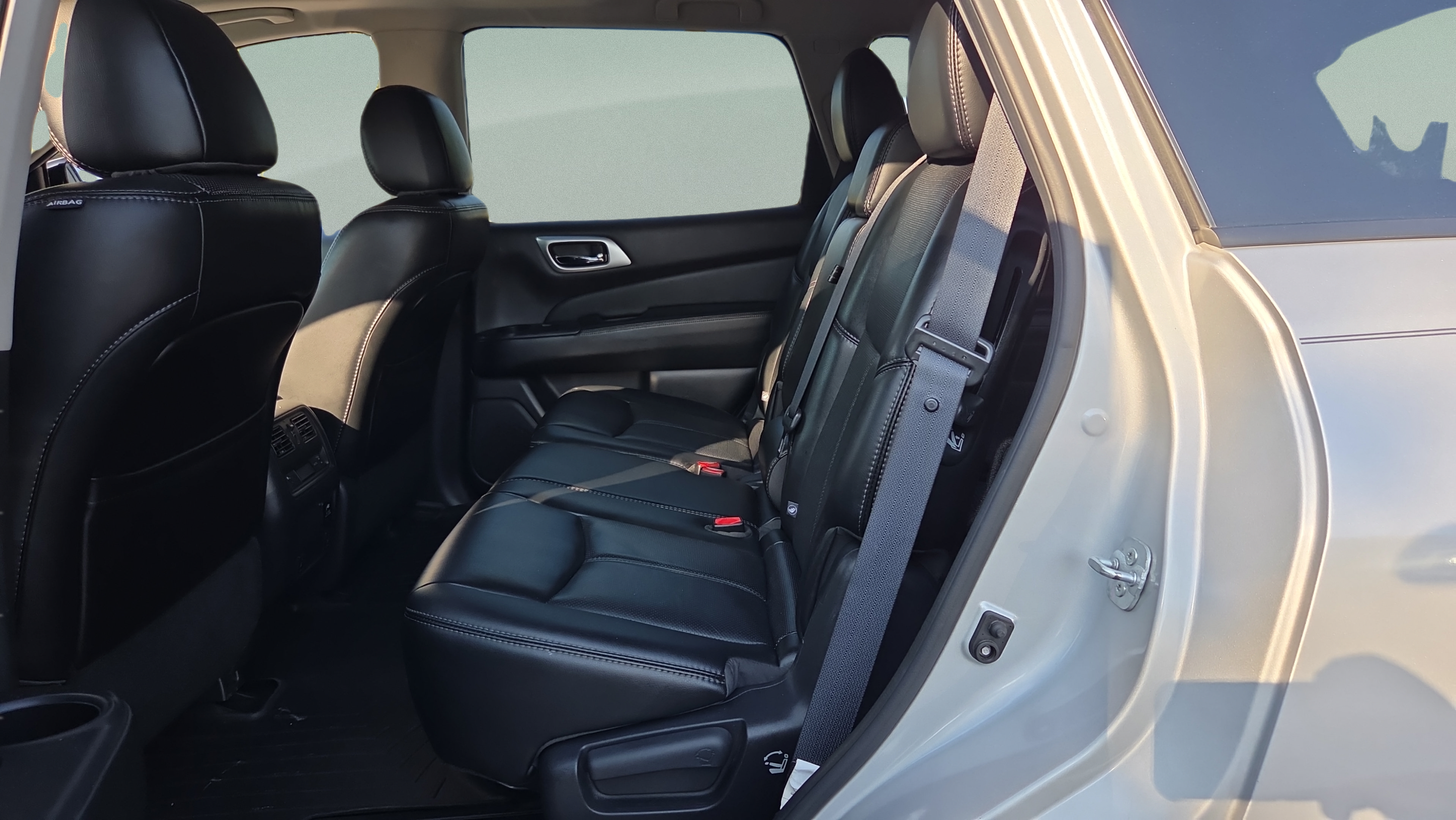Used 2017 Nissan Pathfinder Platinum FWD image 10