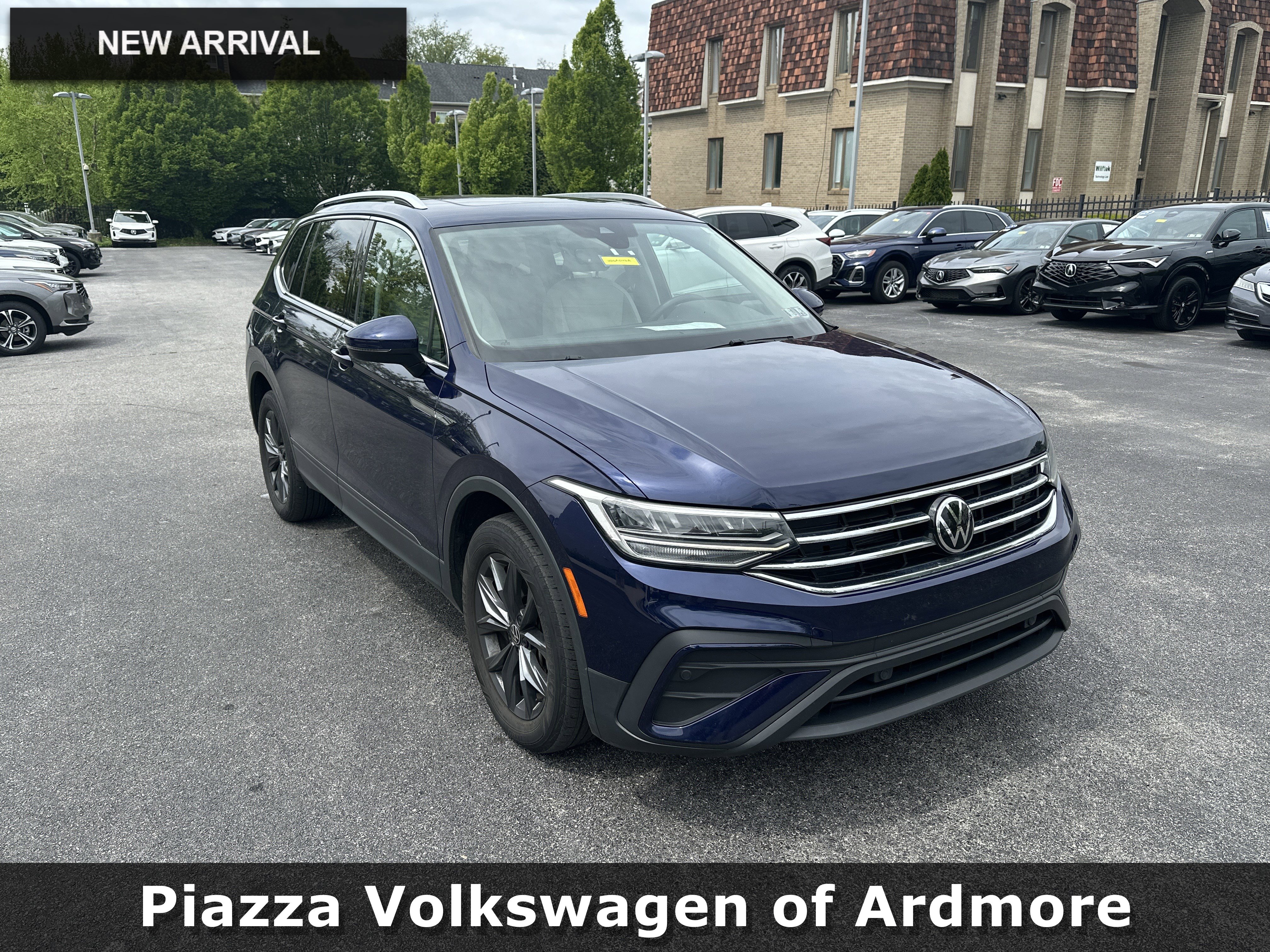 Used 2022 Volkswagen Tiguan SE FWD image 1