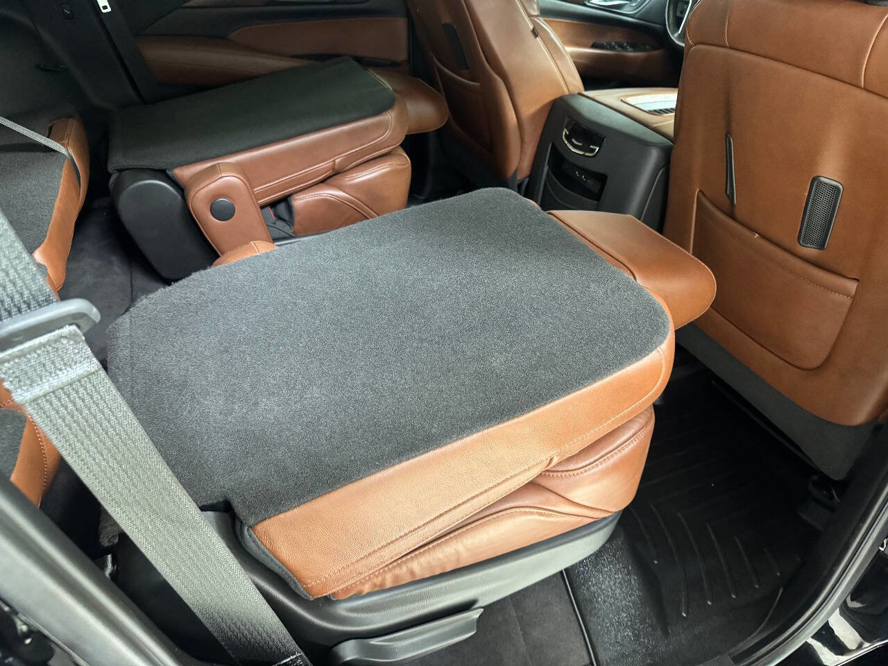 Used 2020 Cadillac Escalade Premium Luxury AWD/4WD image 76