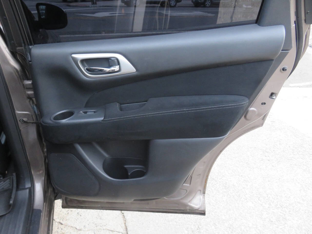 Used 2013 Nissan Pathfinder SV AWD/4WD image 26
