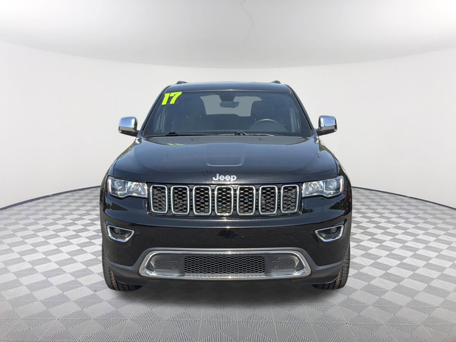 Used 2017 Jeep Grand Cherokee Limited RWD image 2