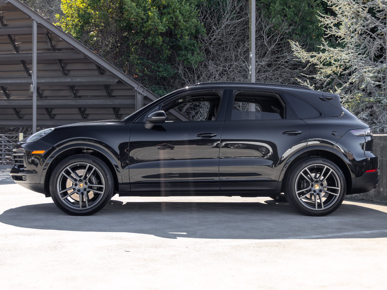 Certified 2023 Porsche Cayenne S Platinum AWD/4WD image 2