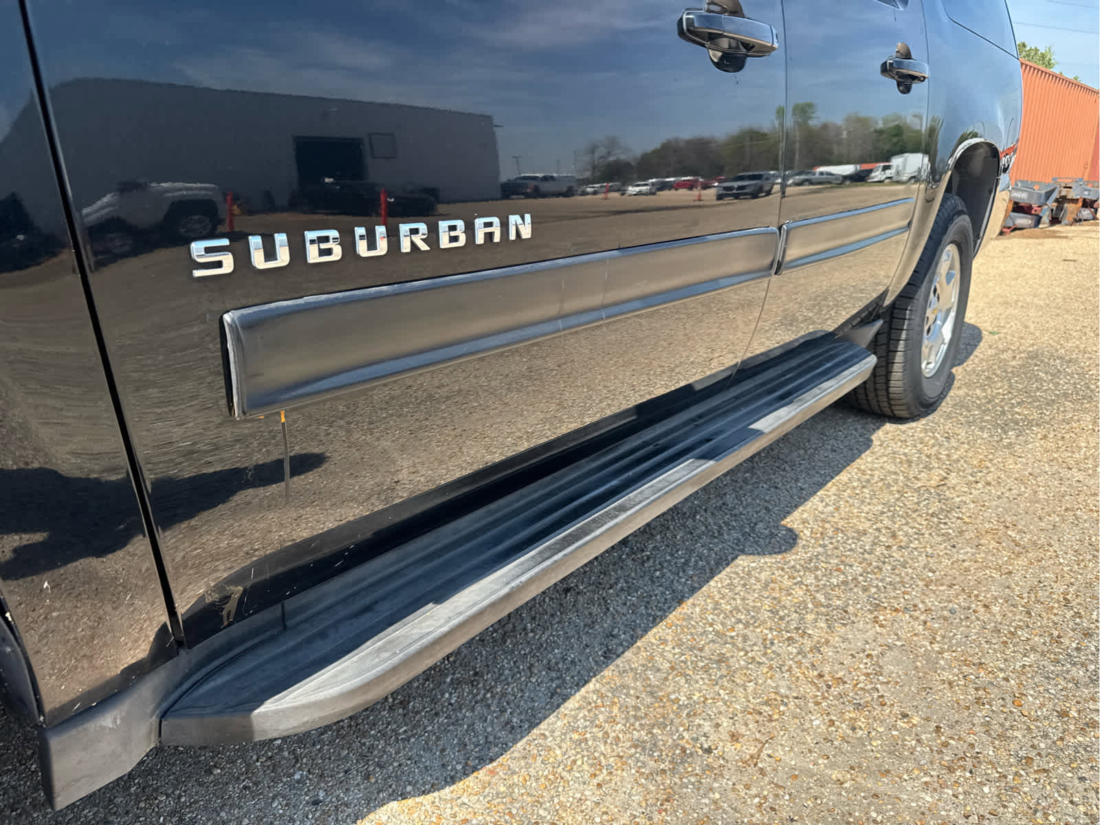 Used 2014 Chevrolet Suburban LT image 13