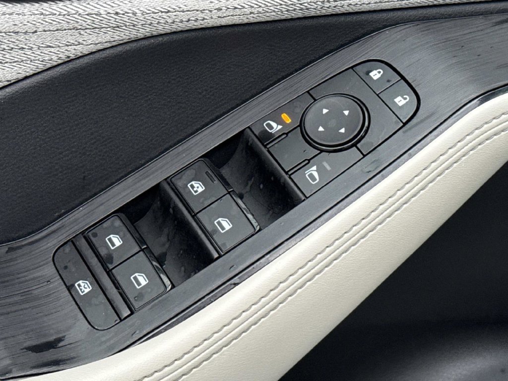 Used 2023 Nissan Rogue SV AWD/4WD image 18