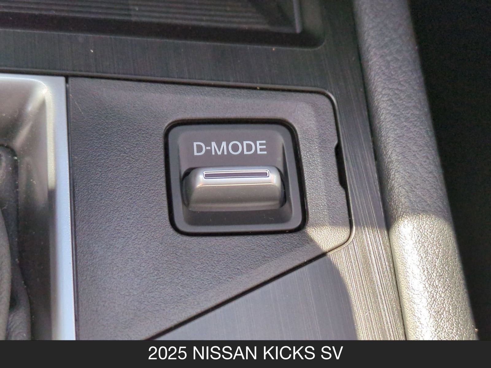 Used 2025 Nissan Kicks SV image 21