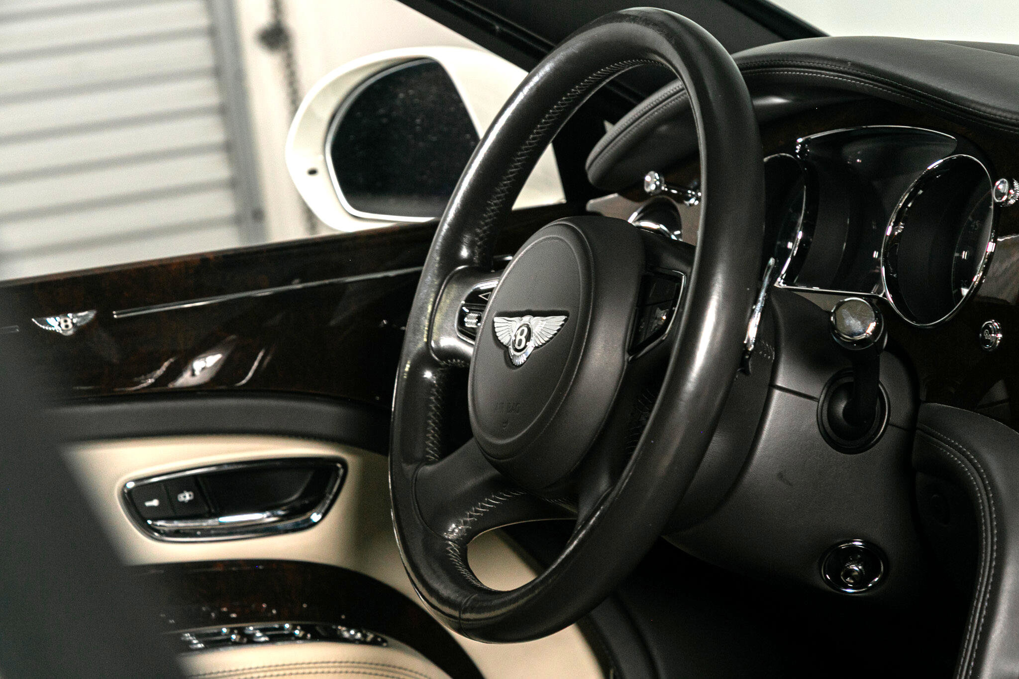 Used 2013 Bentley Mulsanne w/ Premiere Specification Pkg image 38