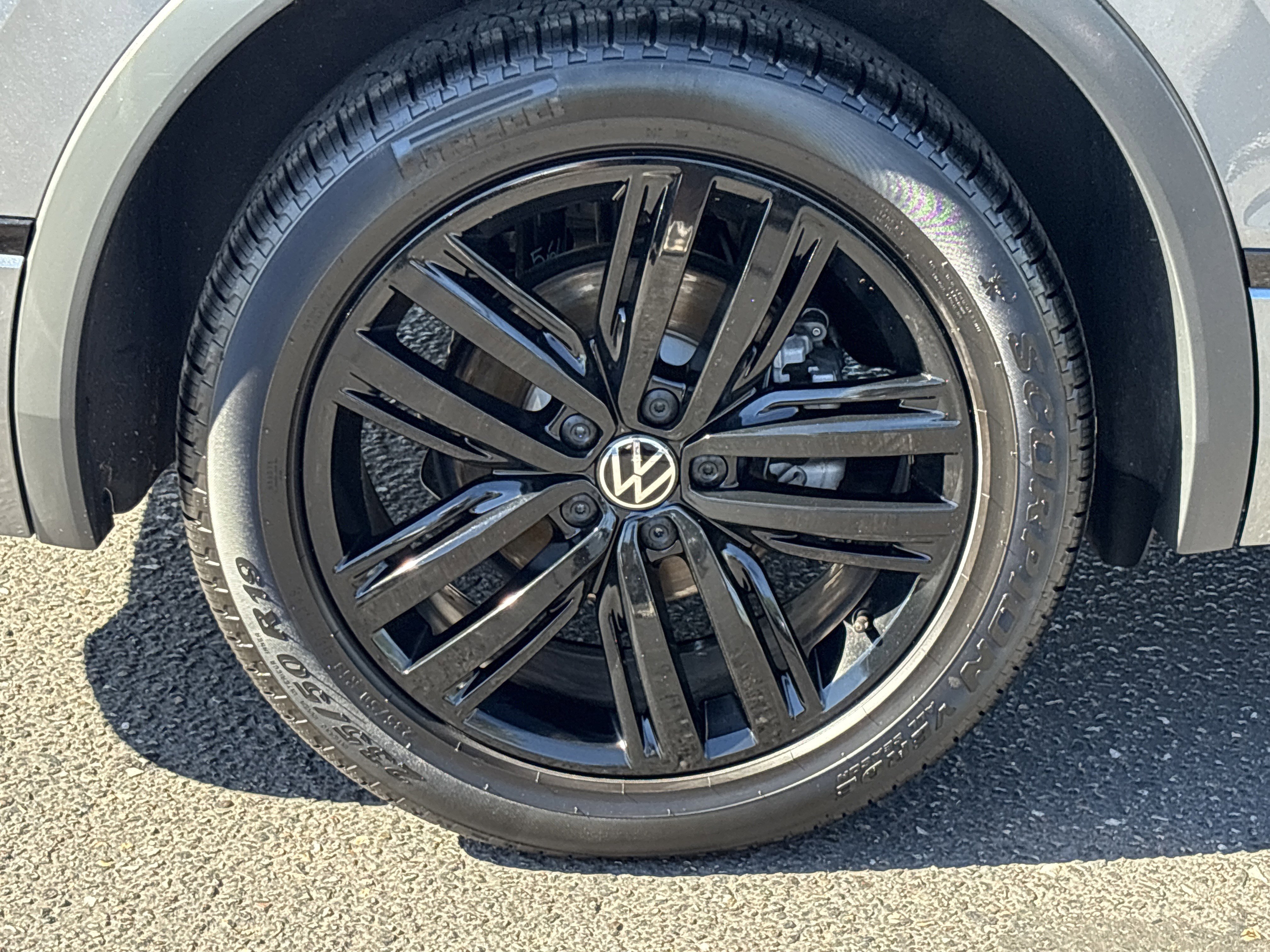 Used 2022 Volkswagen Tiguan SE R-Line image 7