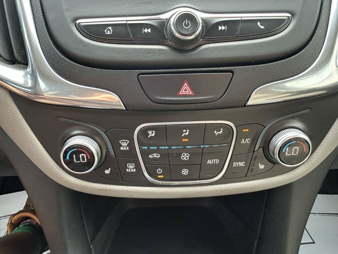 Used 2018 Chevrolet Equinox LT FWD image 24