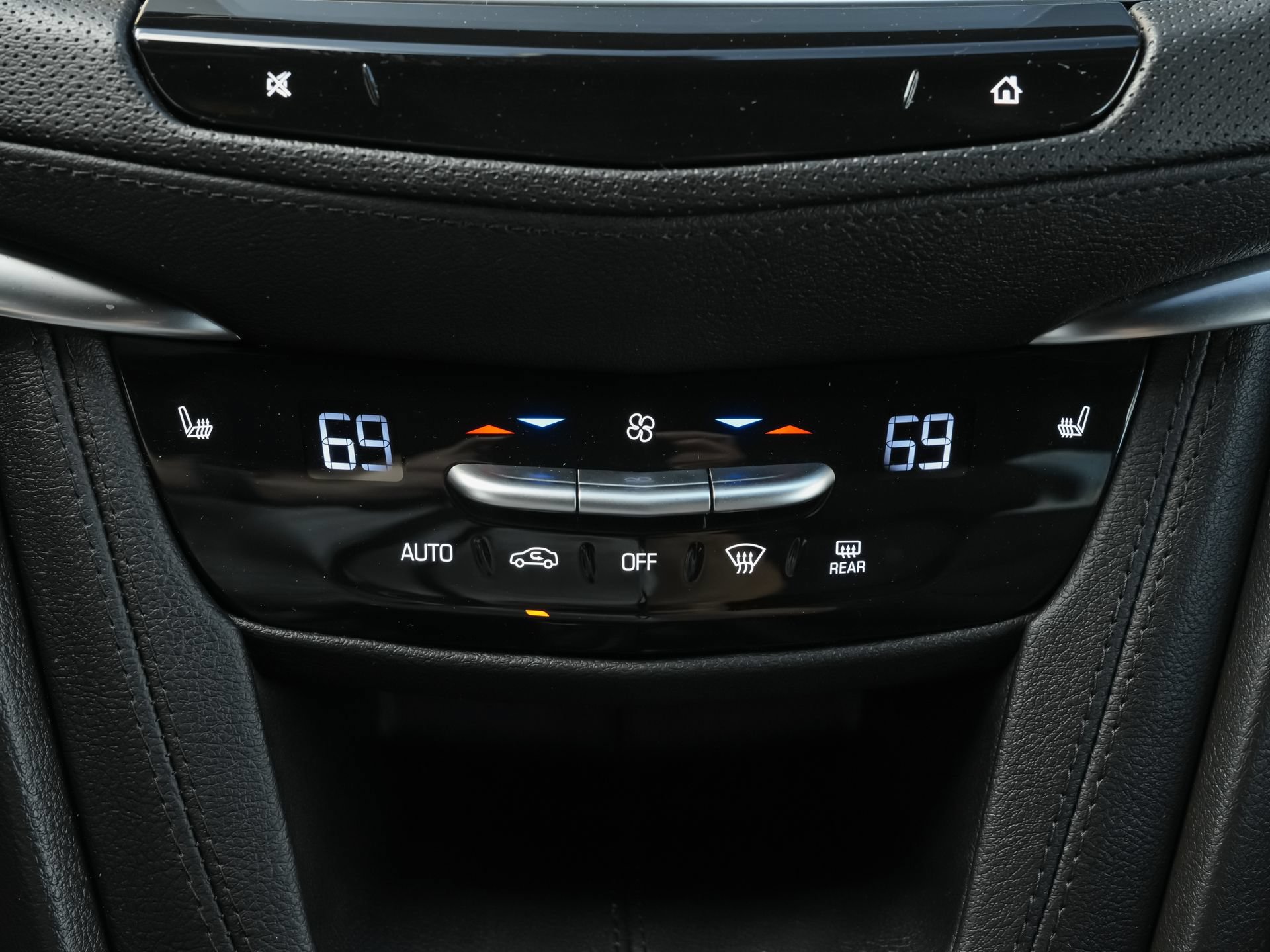 Used 2025 Cadillac XT5 Luxury FWD image 16