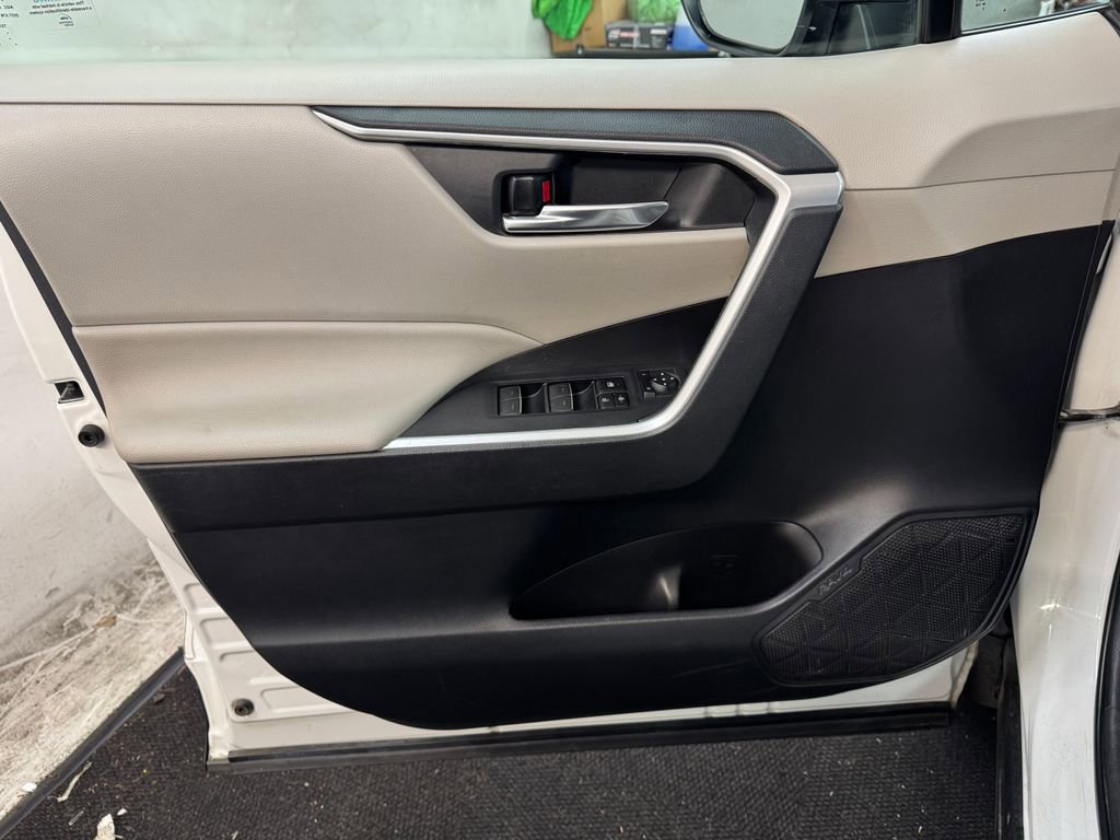 Used 2023 Toyota RAV4 XLE w/ Convenience Package image 14