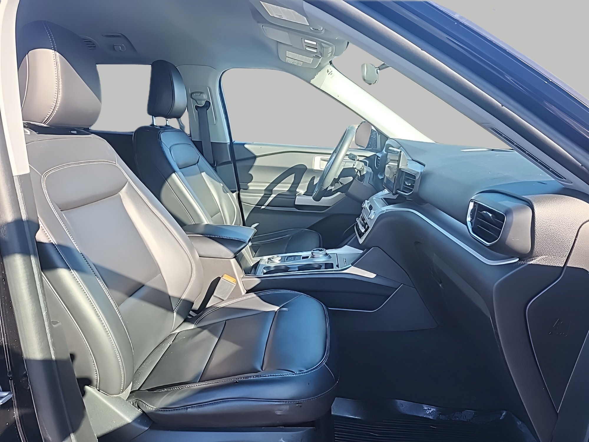 Certified 2023 Ford Explorer XLT w/ Equipment Group 202A AWD/4WD image 6