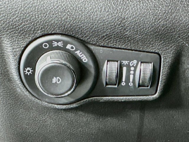 Used 2024 Jeep Compass Latitude AWD/4WD image 12