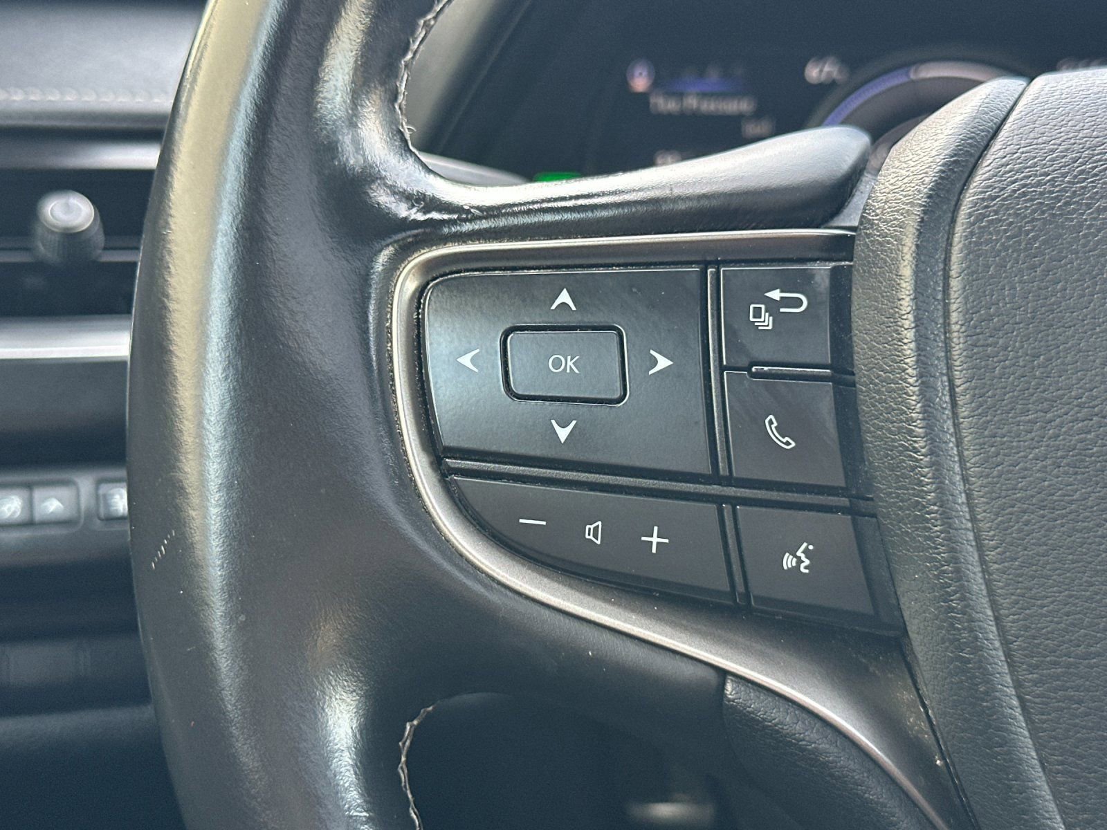 Used 2019 Lexus UX 250h w/ Premium Package image 27