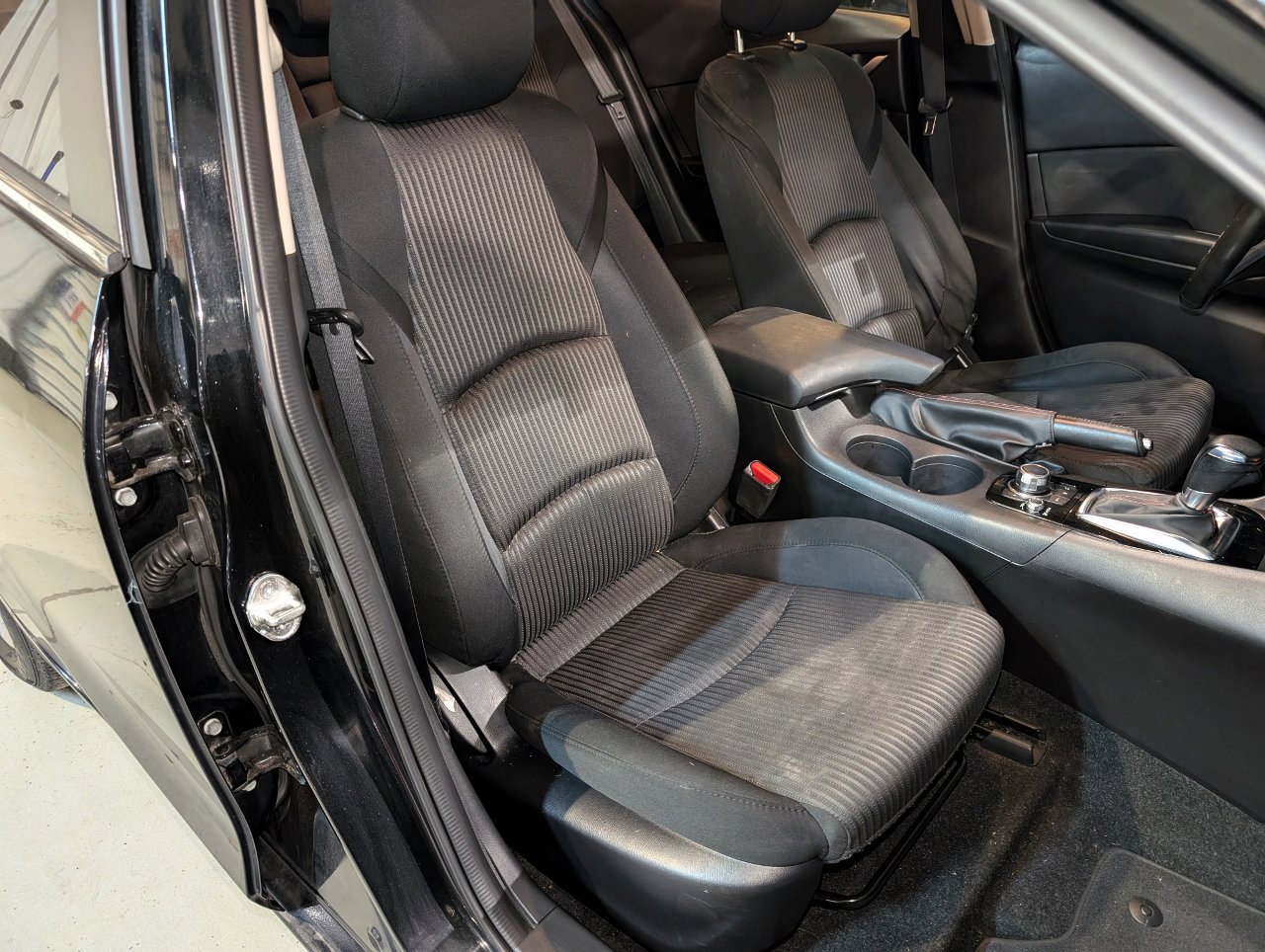 Used 2016 MAZDA MAZDA3 i Touring image 29