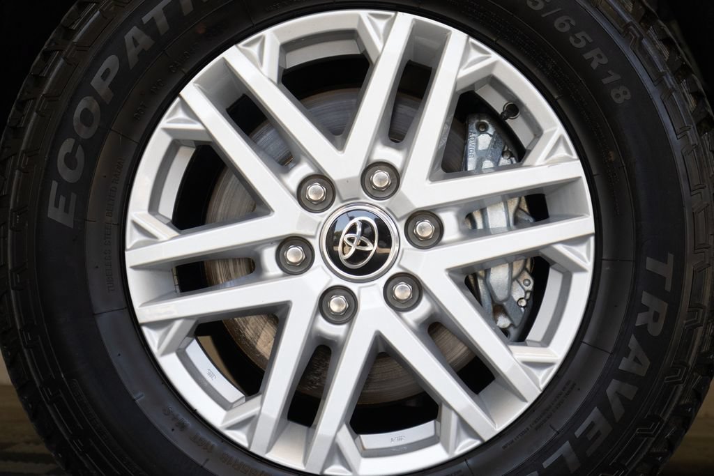 Used 2022 Toyota Tundra SR5 w/ Convenience Package RWD image 10