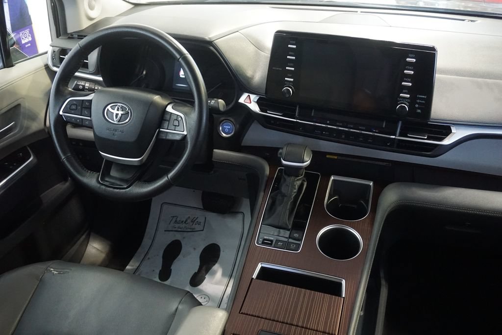 Used 2024 Toyota Sienna XLE w/ XLE Plus Package AWD/4WD image 31