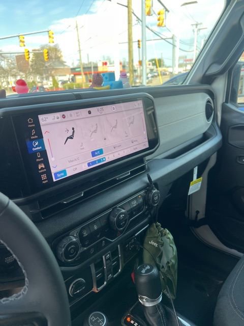 Used 2025 Jeep Wrangler Sport S image 5