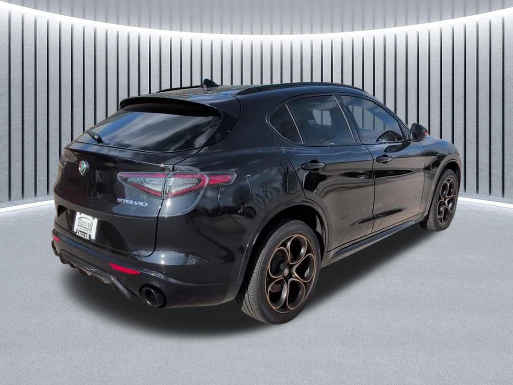 Used 2025 Alfa Romeo Stelvio Sprint AWD/4WD image 9