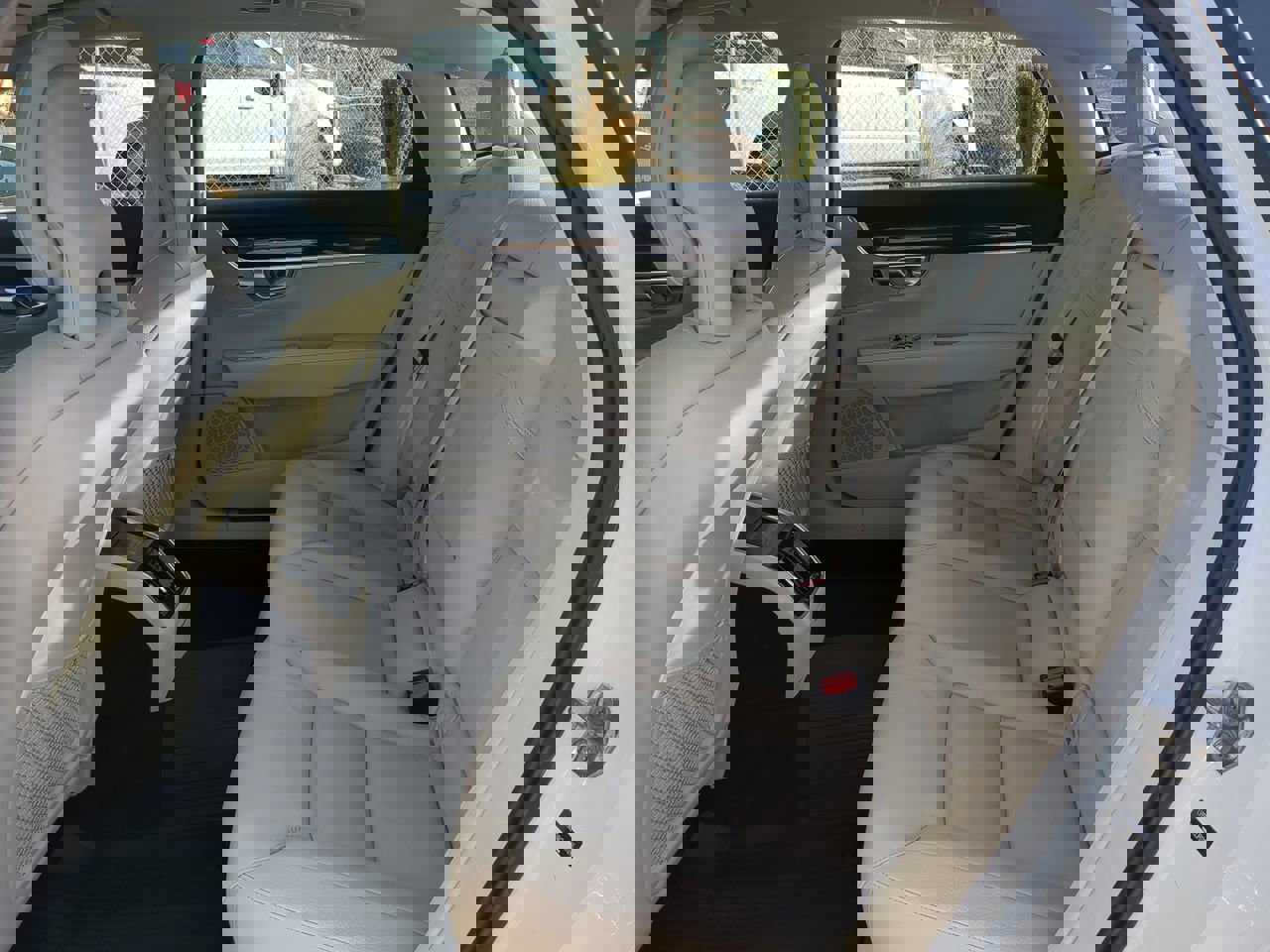 Used 2018 Volvo S90 T5 Momentum w/ Convenience Package image 11