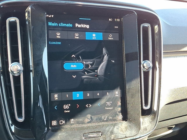 Used 2025 Volvo XC40 B5 Plus image 15