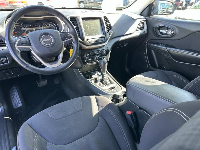 Used 2015 Jeep Cherokee Latitude w/ Cold Weather Group FWD image 19