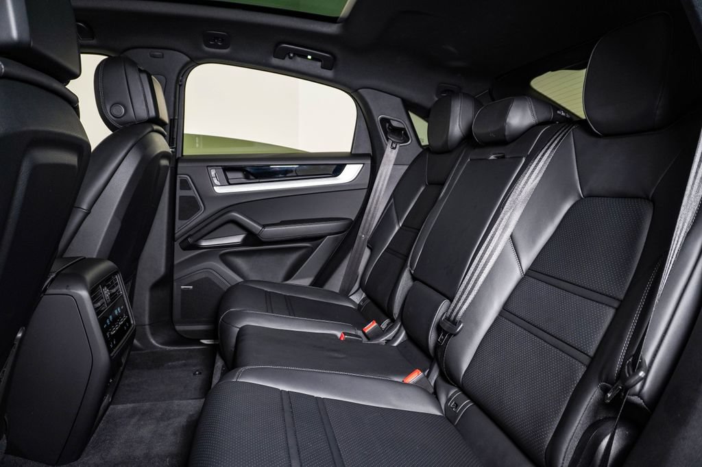 Certified 2026 Porsche Cayenne Coupe AWD/4WD image 17