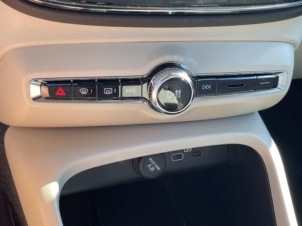 New 2026 Volvo XC40 B5 Plus w/ Protection Package Premier image 28