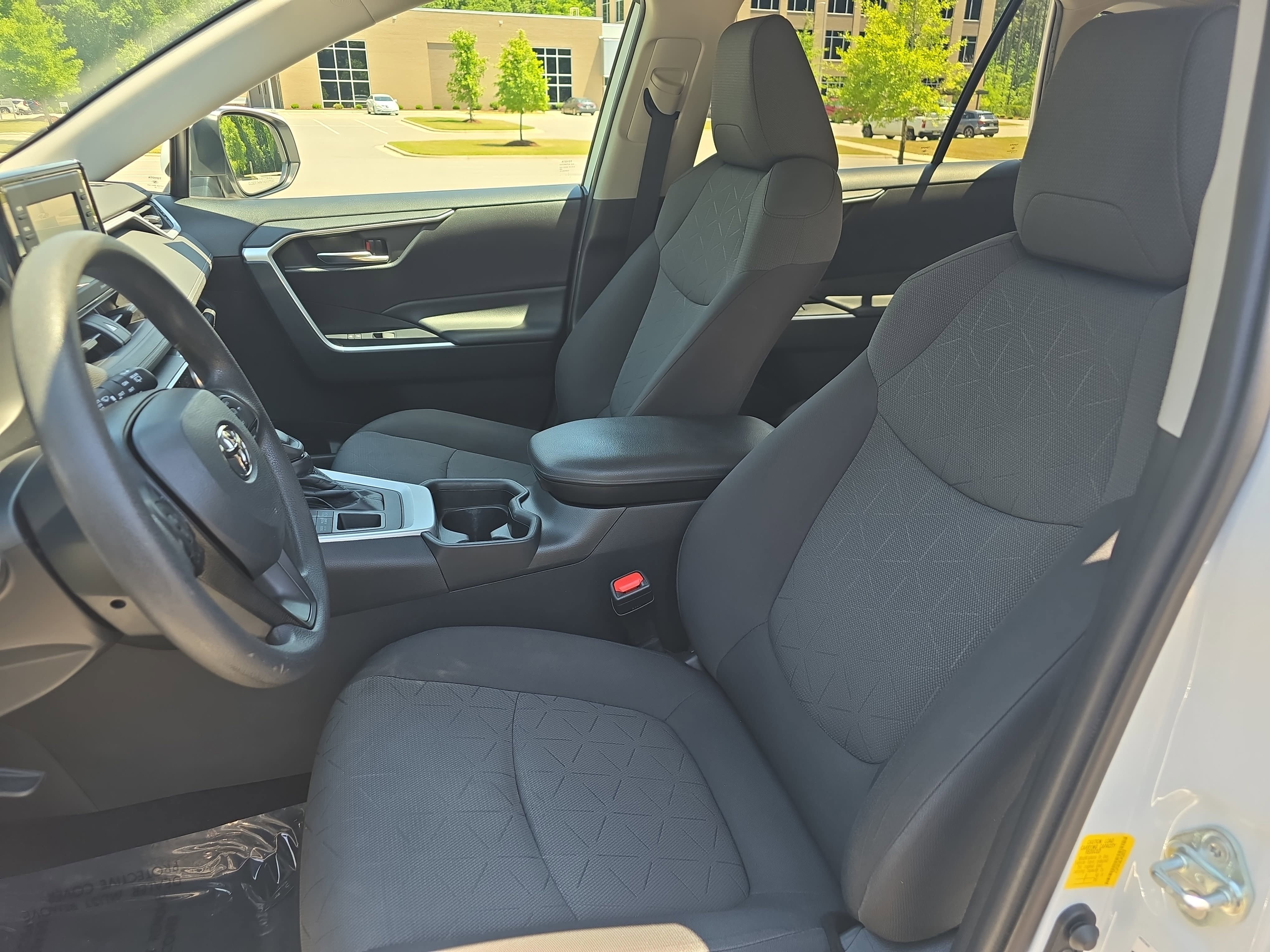 Used 2020 Toyota RAV4 XLE w/ Convenience Package AWD/4WD image 16