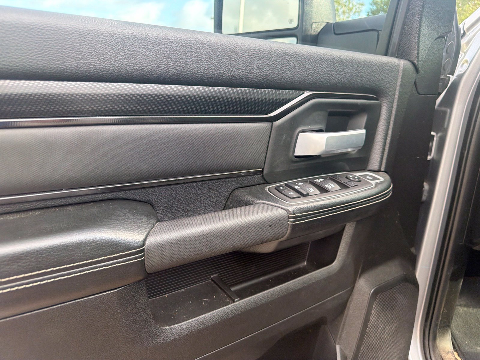 Used 2024 RAM 2500 Rebel AWD/4WD image 12