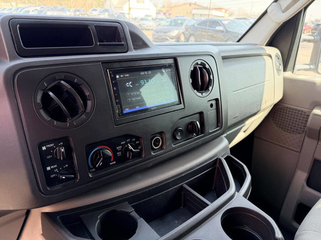 Used 2011 Ford E-350 and Econoline 350 XLT RWD image 13