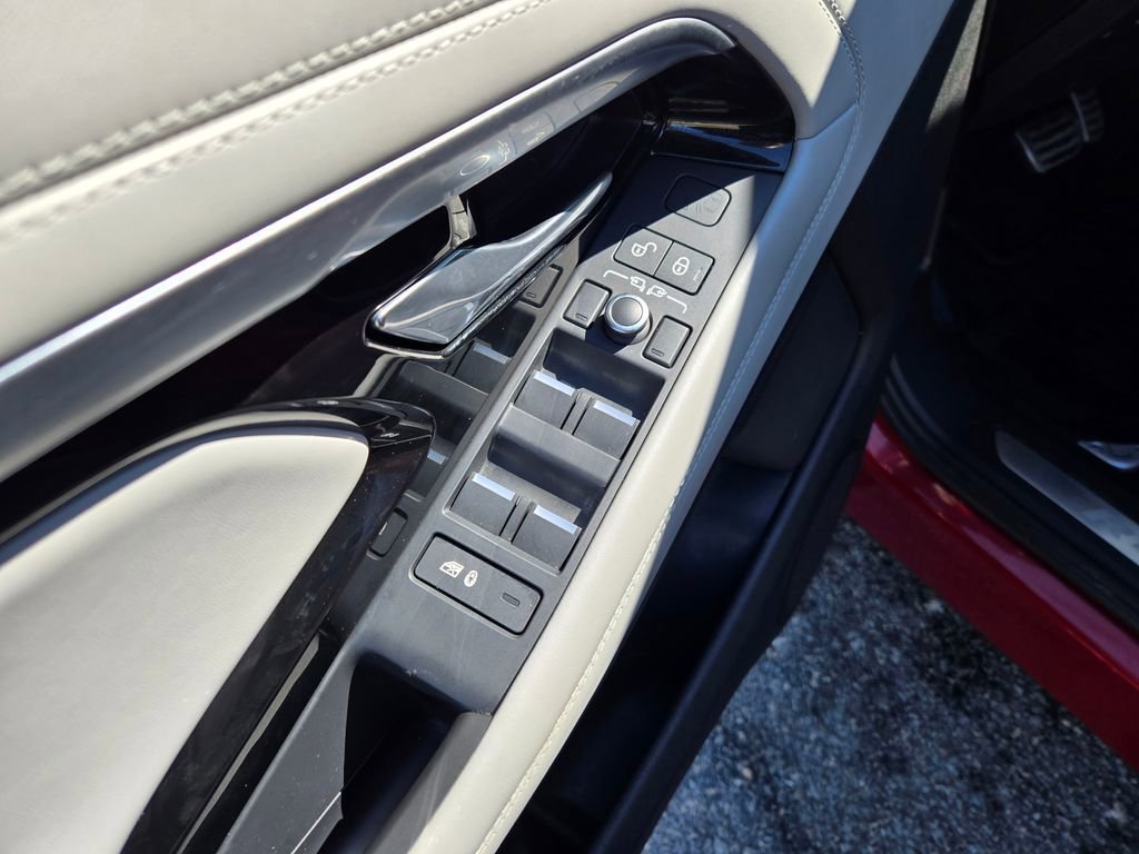 Used 2020 Land Rover Range Rover Evoque R-Dynamic SE image 14