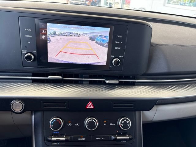 Certified 2024 Kia Carnival LX FWD image 15