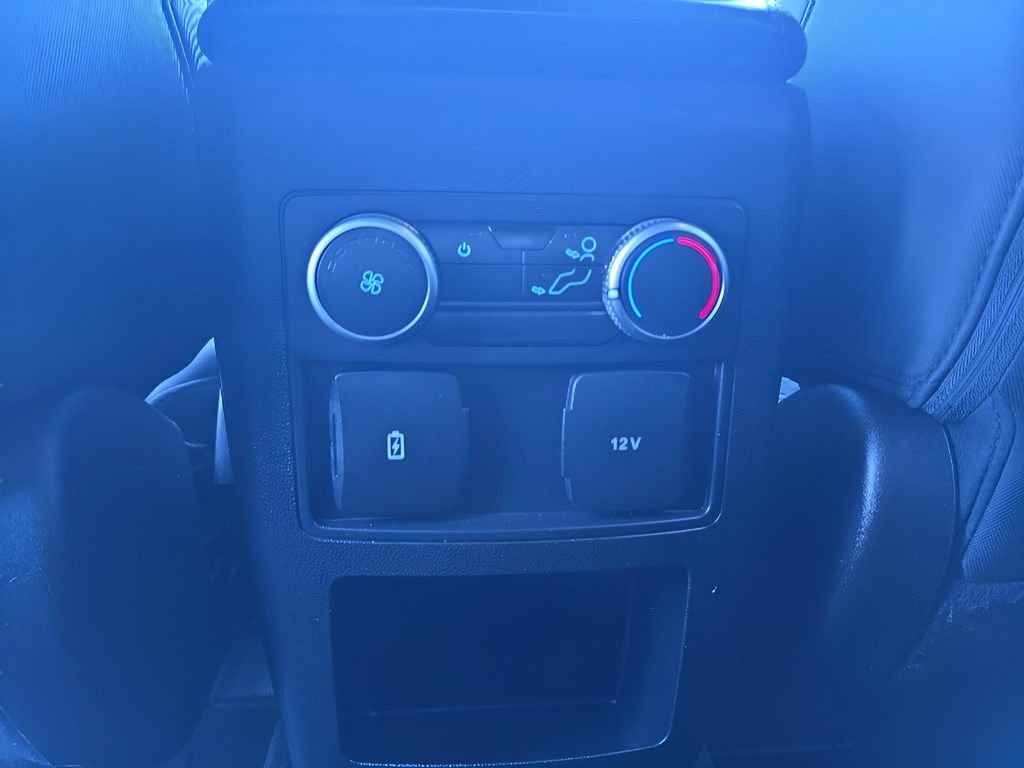 Used 2021 Ford Explorer XLT AWD/4WD image 28