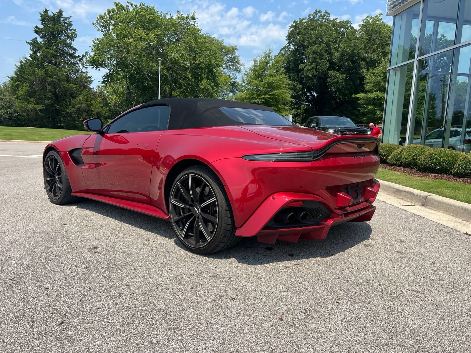 Used 2021 Aston Martin V8 Vantage Roadster RWD image 8
