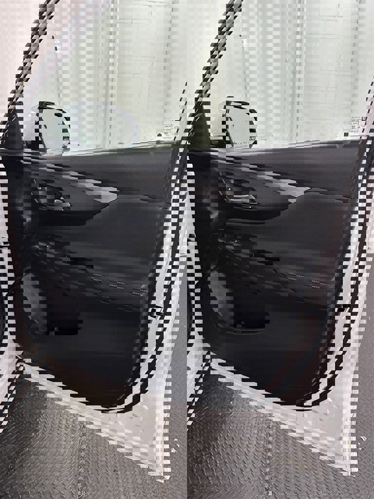 Used 2025 Buick Envista Avenir image 32