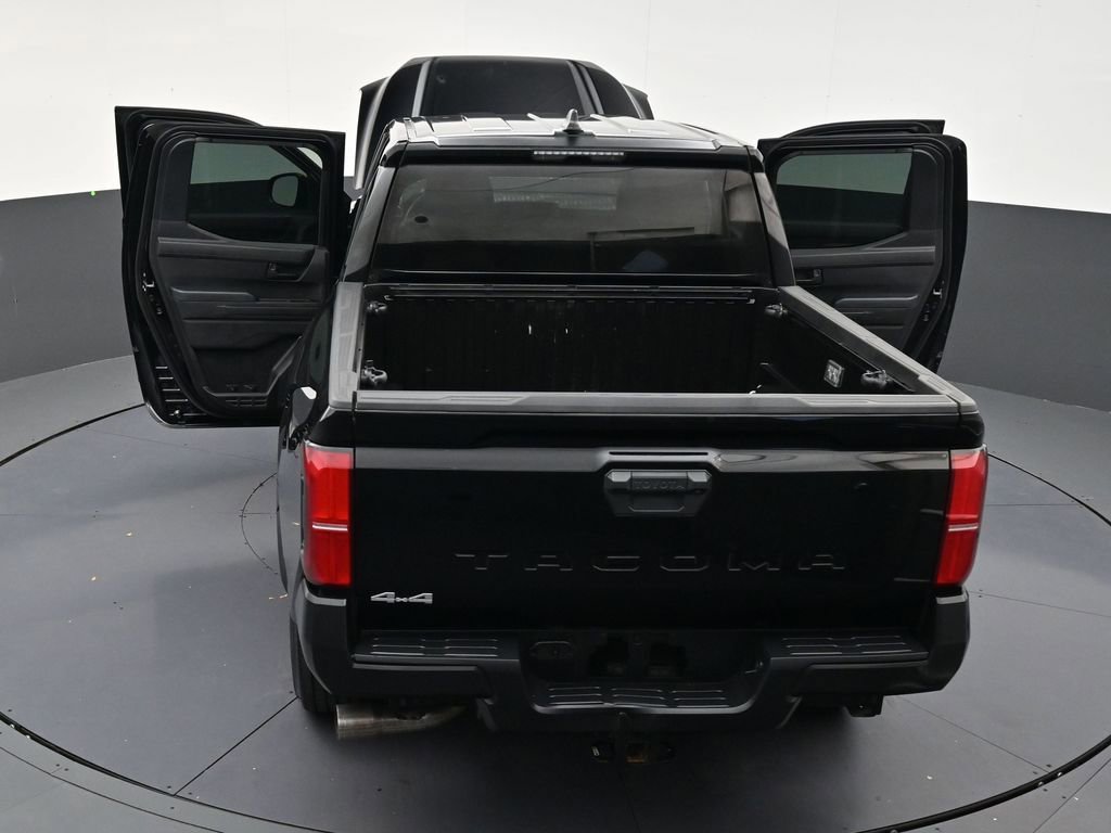 Used 2025 Toyota Tacoma SR AWD/4WD image 32